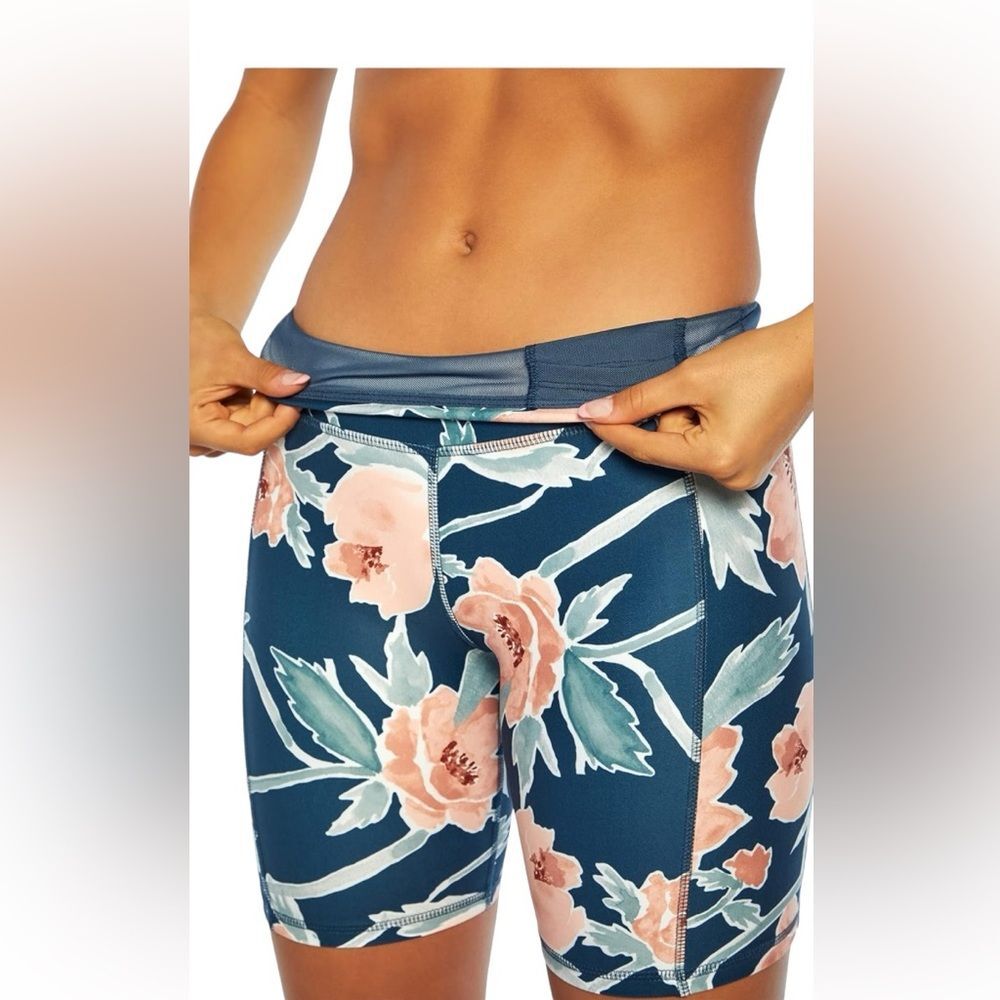 Jessica Simpson SLIMTEK peach peony high rise biker shorts, athleisure NWT Sm.